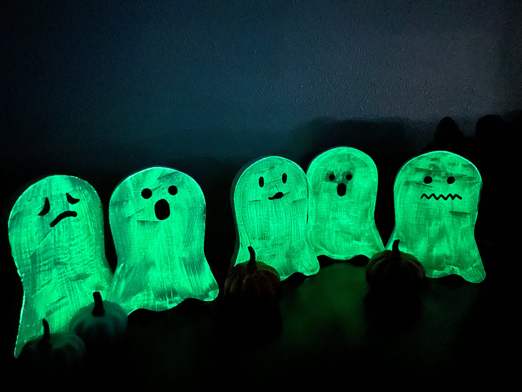 5 Glow in the dark wooden Ghosts with varied expressions